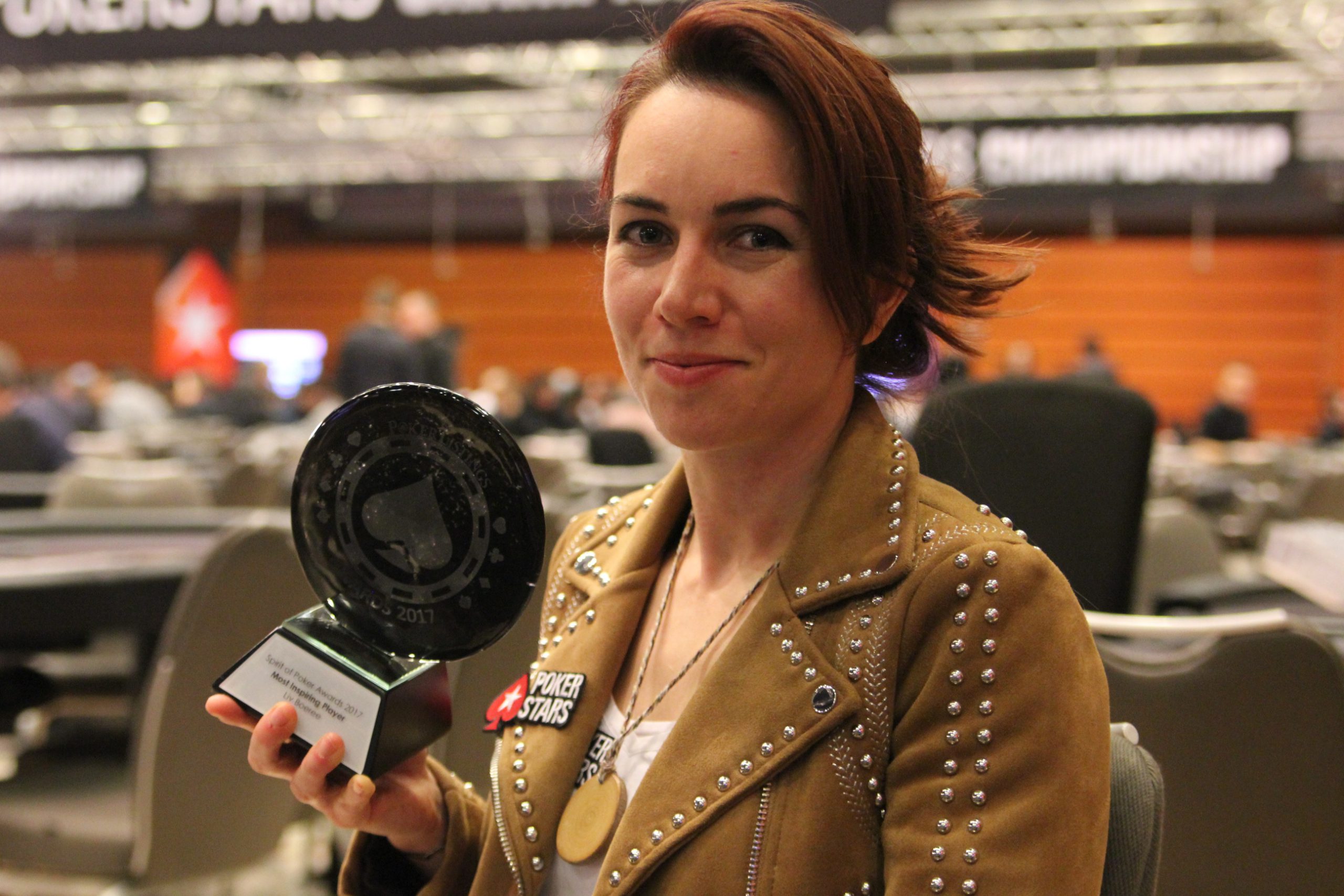 Liv Boeree gewinnt SOPA Most Inspiring Player Award
